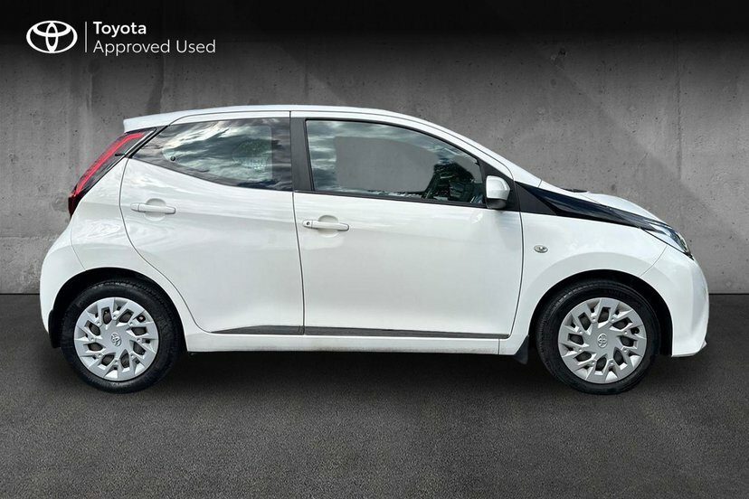 Toyota Aygo 1.0 Vvt-i X-play Hatchback X-shift Saf GK70FML White #4