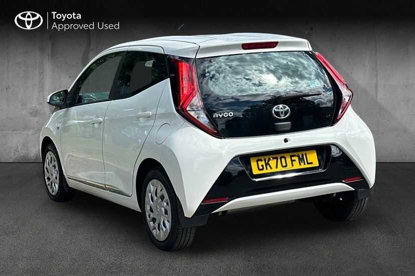 Toyota Aygo 1.0 Vvt-i X-play Hatchback X-shift Saf GK70FML White #3