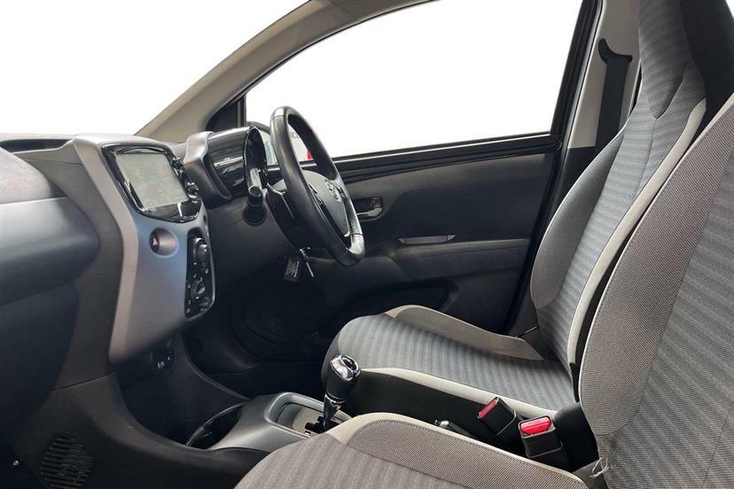 Toyota Aygo 1.0 Vvt-i X-play X-shift Black #2