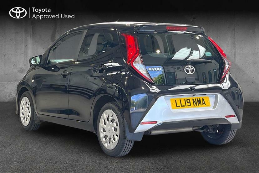 Toyota Aygo 1.0 Vvt-i X-play X-shift Black #3