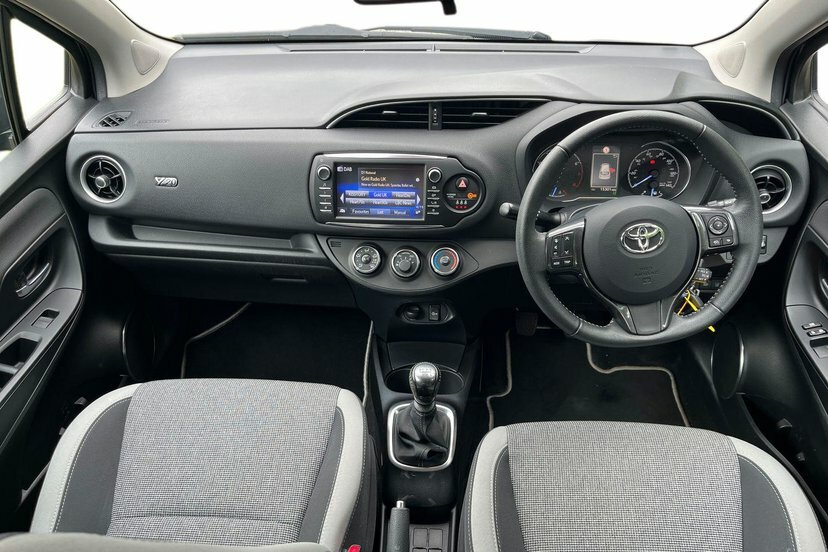 Toyota Yaris 1.5 Vvt-i Y20 Hatchback 111 Ps Black #6