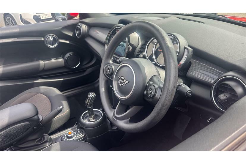 Mini Convertible 1.5 Cooper Classic II Red #6