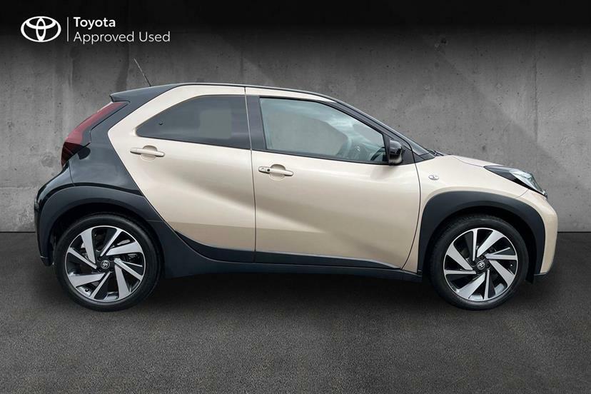 Toyota Aygo X 1.0 Vvt-i Exclusive Black #4