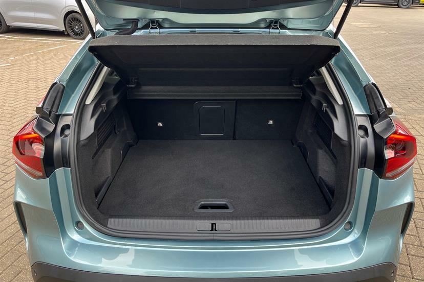 Citroen e-C4 50Kwh Shine Plus Fastback 7.4Kw Charger White #9