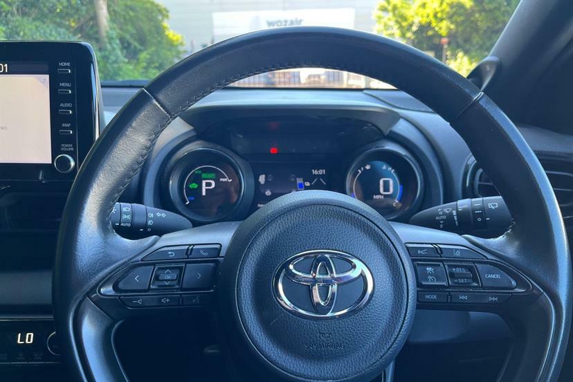 Toyota Yaris Hatchback White #35