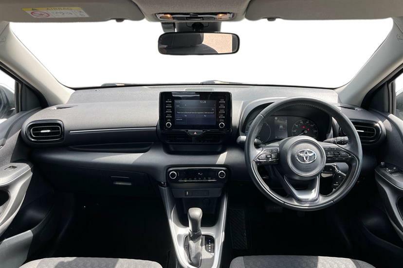 Toyota Yaris 1.5 Hybrid Icon Cvt White #6