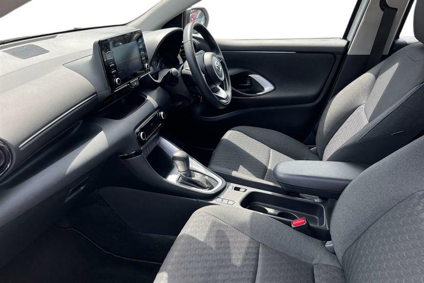 Toyota Yaris 1.5 Hybrid Icon Cvt White #2