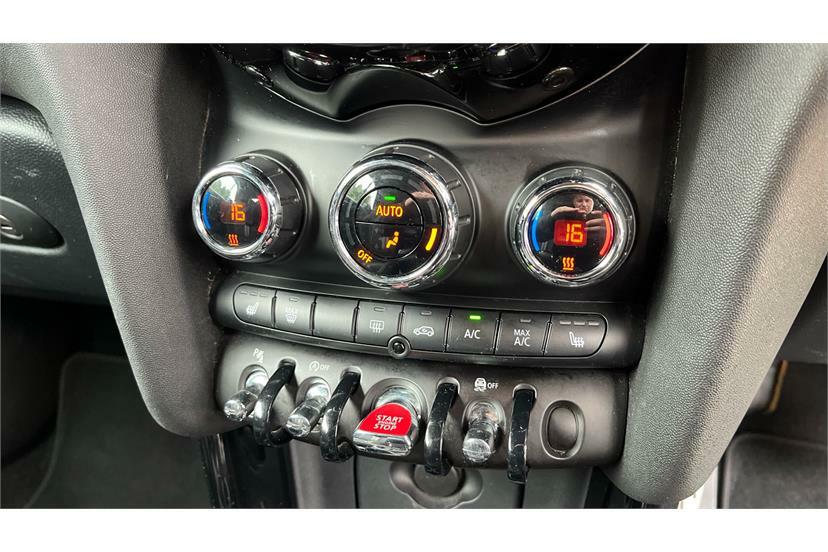 Mini Convertible 1.5 Cooper Exclusive Convertible Black #23