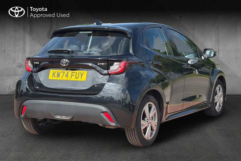 Toyota Yaris 1.5 Hybrid Icon Cvt Black