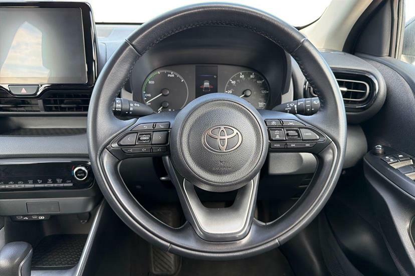 Toyota Yaris 1.5 Hybrid Icon Cvt Black #6