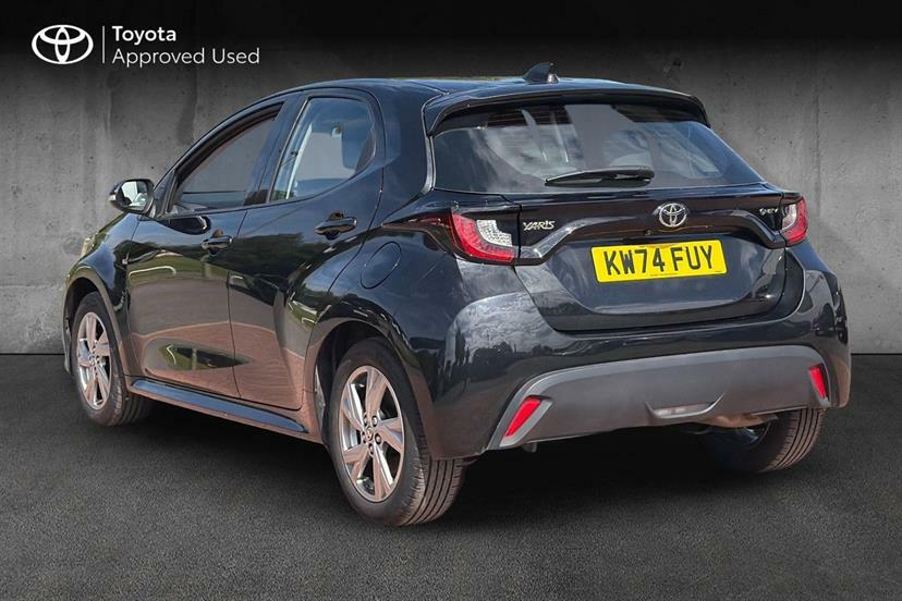 Toyota Yaris 1.5 Hybrid Icon Cvt Black #3