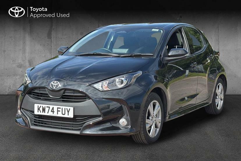 Toyota Yaris 1.5 Hybrid Icon Cvt Black #2