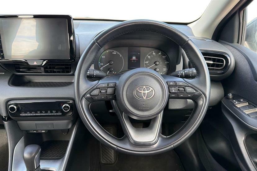 Toyota Yaris 1.5 Hybrid Icon Cvt Black #5