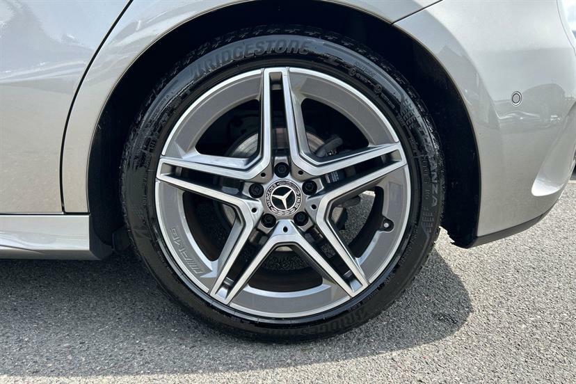 Mercedes-Benz A Class A180 Amg Line Premium Plus Silver #4
