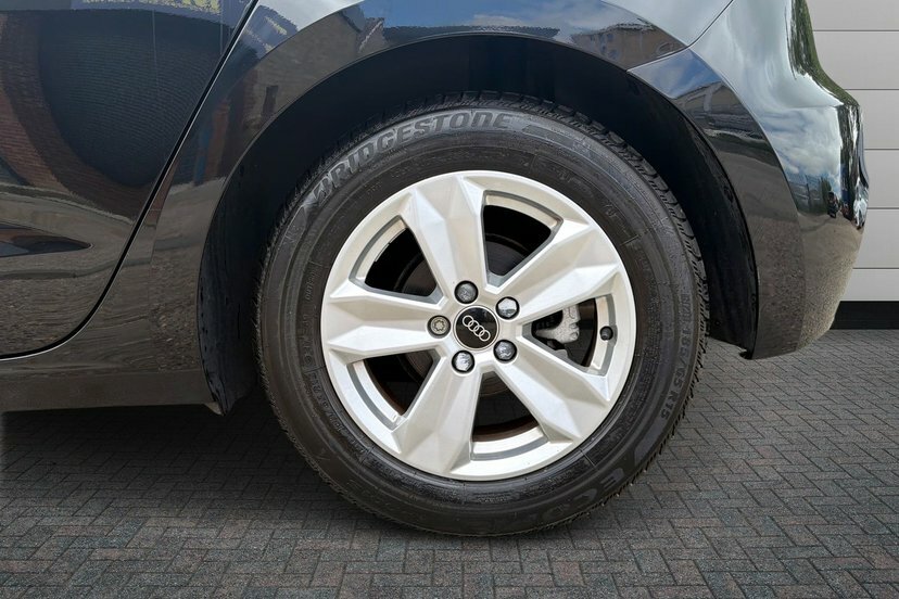 Audi A1 1.0 Tfsi 30 Technik Sportback 1 Black #5