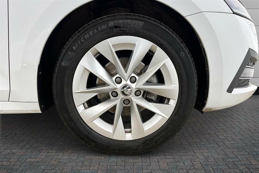 Skoda Octavia 1.5 Tsi Se L White #5
