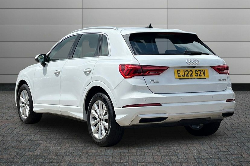 Audi Q3 1.5 Tfsi Cod 35 Sport Suv 150 P EJ22SZV White #3