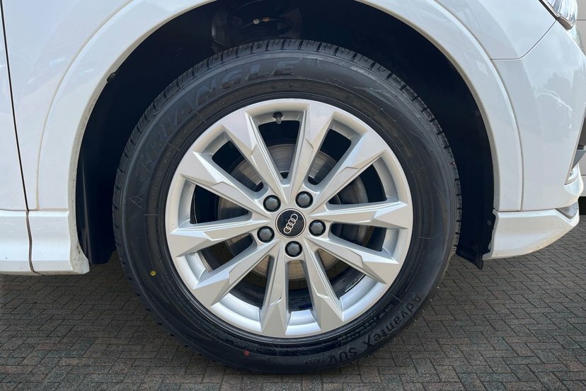 Audi Q3 1.5 Tfsi Cod 35 Sport Suv 150 P EJ22SZV White #5