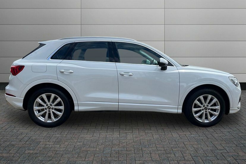 Audi Q3 1.5 Tfsi Cod 35 Sport Suv 150 P EJ22SZV White #4