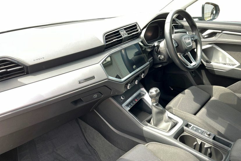 Audi Q3 1.5 Tfsi Cod 35 Sport Suv 150 P EJ22SZV White #2