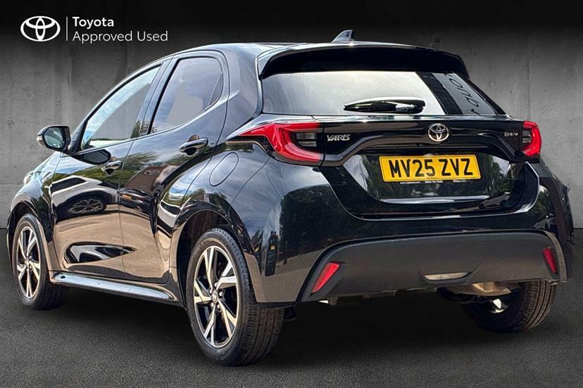 Toyota Yaris 1.5 Hybrid Design Cvt Black #4