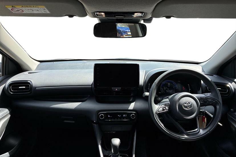Toyota Yaris 1.5 Hybrid Design Cvt Black #5