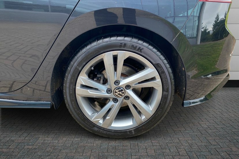 Volkswagen Golf 1.5 Etsi Mhev R-line Hatchback Hybrid D RE71XSJ Black #5