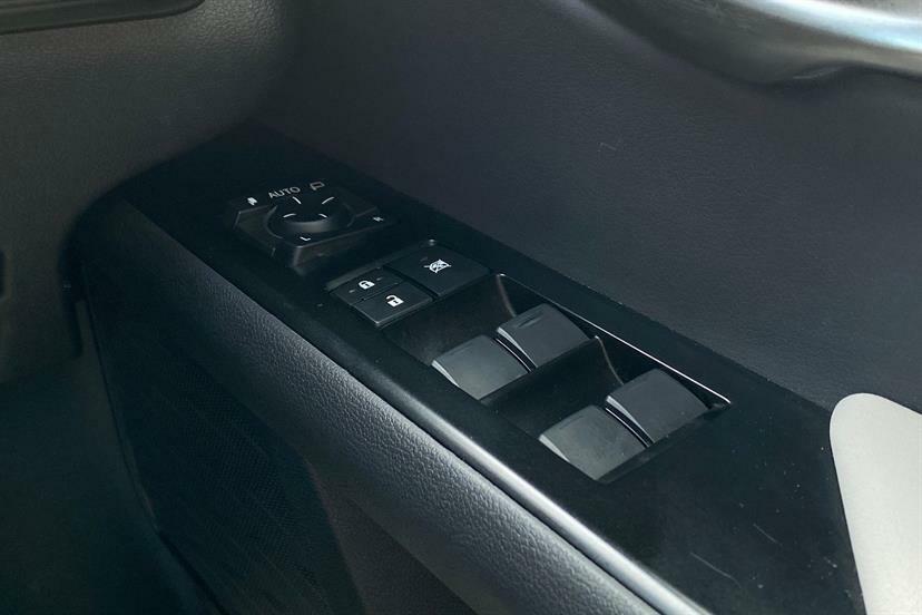 Lexus UX 300E 72.8Kwh Takumi Silver #20