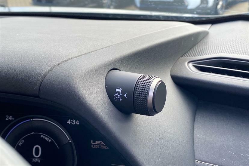 Lexus UX 300E 72.8Kwh Takumi Silver #26
