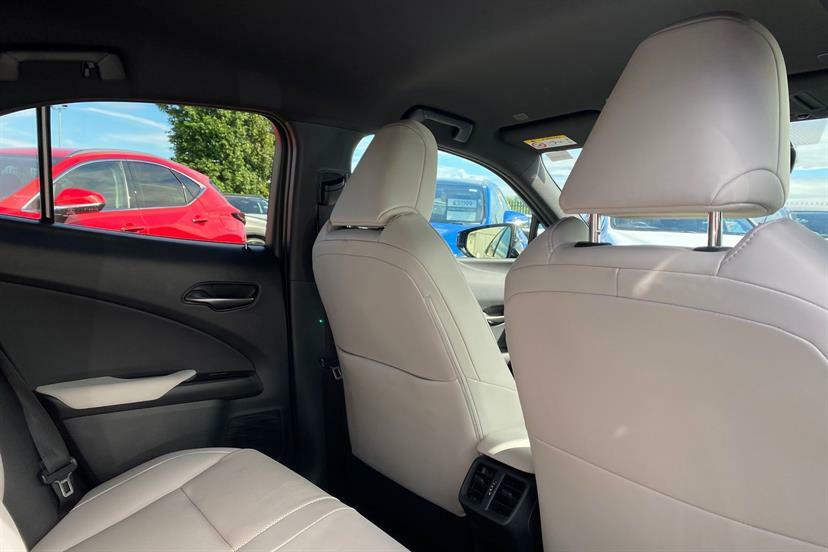 Lexus UX 300E 72.8Kwh Takumi Silver #12
