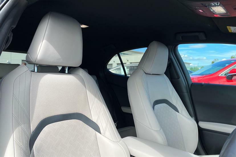 Lexus UX 300E 72.8Kwh Takumi Silver #15