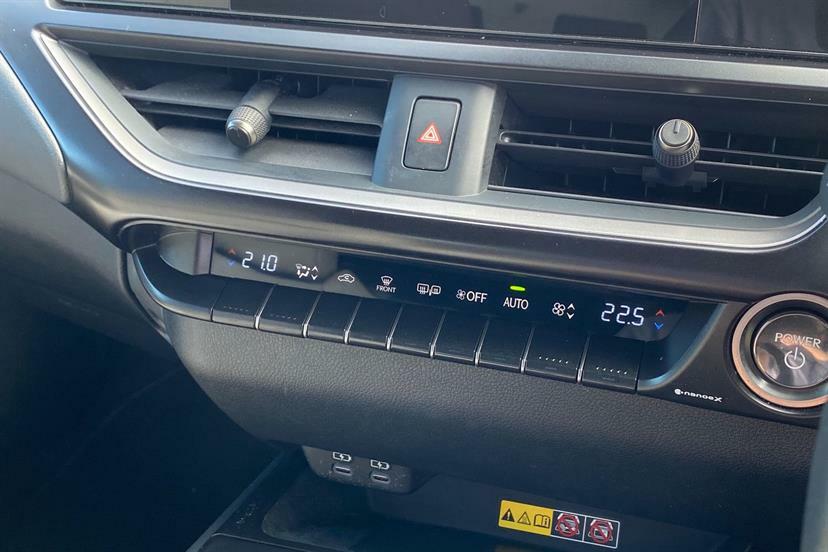 Lexus UX 300E 72.8Kwh Takumi Silver #23