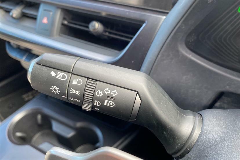 Lexus UX 300E 72.8Kwh Takumi Silver #27