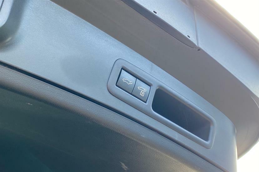 Lexus UX 300E 72.8Kwh Takumi Silver #19