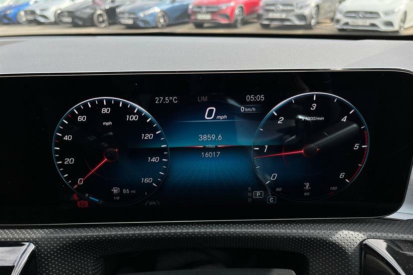 Mercedes-Benz CLA Class 220D Amg Line Premium Plus Tip White #6