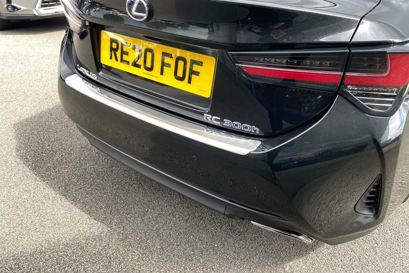 Lexus RC 300H F Sport White #24