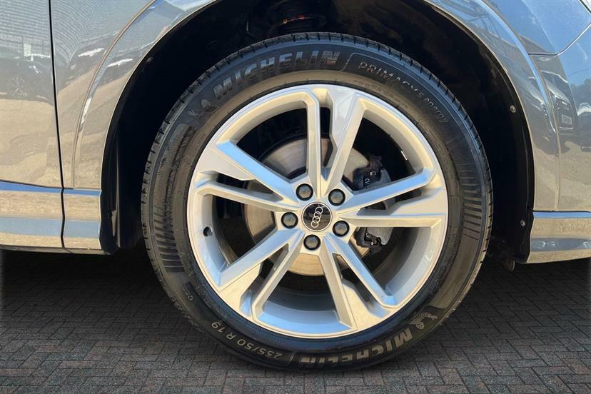 Audi Q3 35 Tfsi S Line S Tronic Grey #4