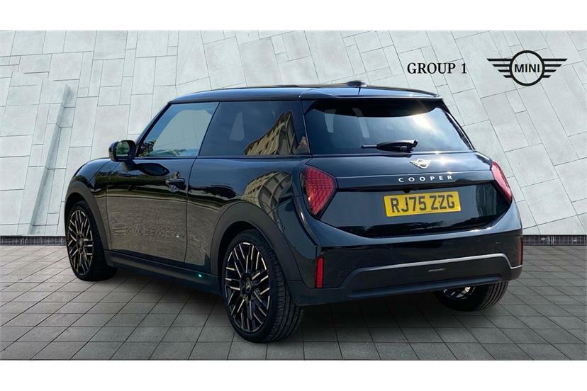 Mini Hatch 1.5 C Exclusive Black #2