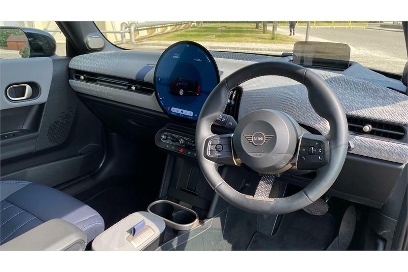 Mini Hatch 1.5 C Exclusive Black #6