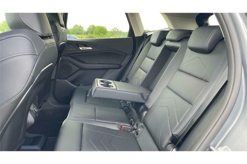 BMW 2 Series 220D 190 M Sport Step White #11