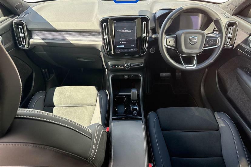 Volvo XC40 2.0 B3p Plus Dark Black #6