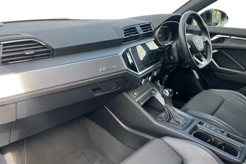Audi Q3 35 Tfsi S Line S Tronic Comfortsound Pack Black #2