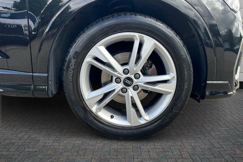 Audi Q3 35 Tfsi S Line S Tronic Comfortsound Pack Black #5
