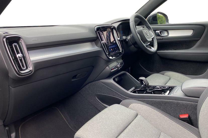 Volvo XC40 2.0 B3p Plus Dark Black #2