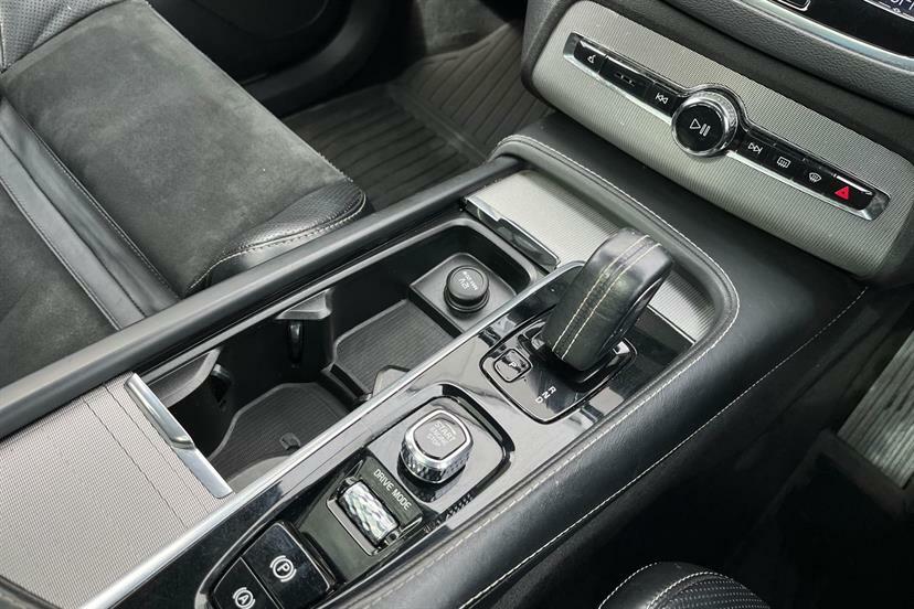 Volvo XC90 B5 Momentum Awd Grey #8