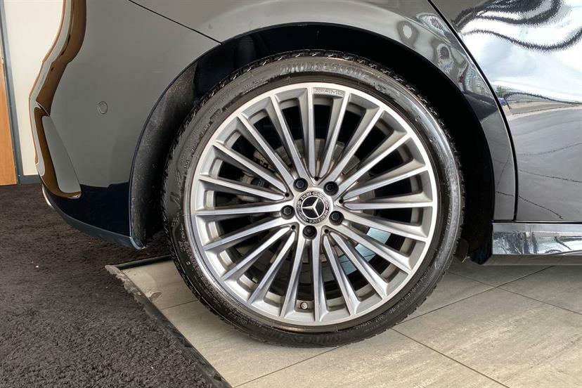 Mercedes-Benz A Class A200 Amg Line Premium Plus Black #4