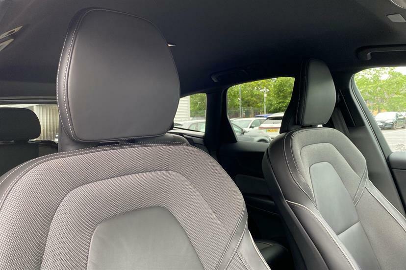 Volvo XC60 B5 P Awd Core Rear Camera, Heated Seats, Apple Black #19