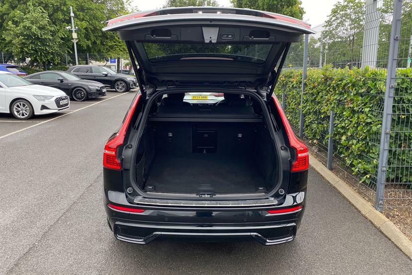 Volvo XC60 B5 P Awd Core Rear Camera, Heated Seats, Apple Black #12