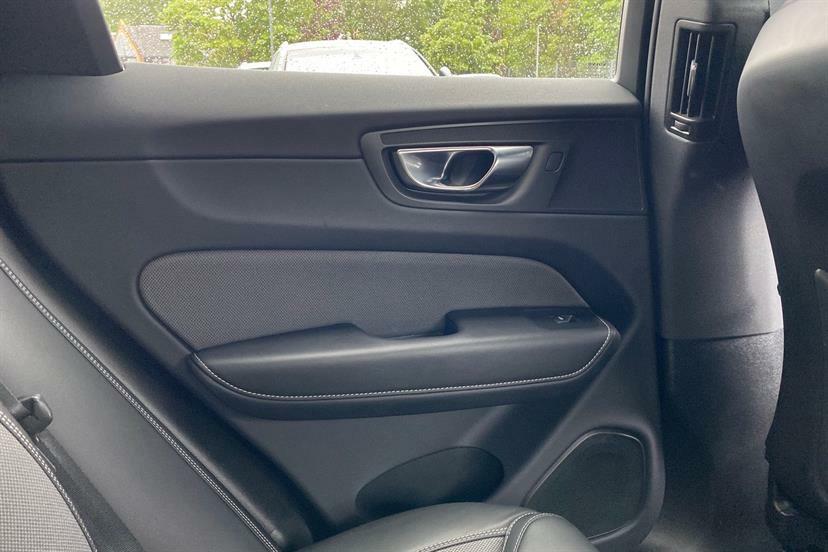 Volvo XC60 B5 P Awd Core Rear Camera, Heated Seats, Apple Black #40