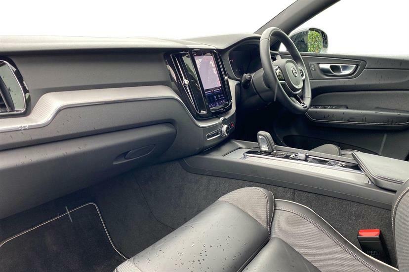 Volvo XC60 2.0 B5p R Design Geartronic Black #2